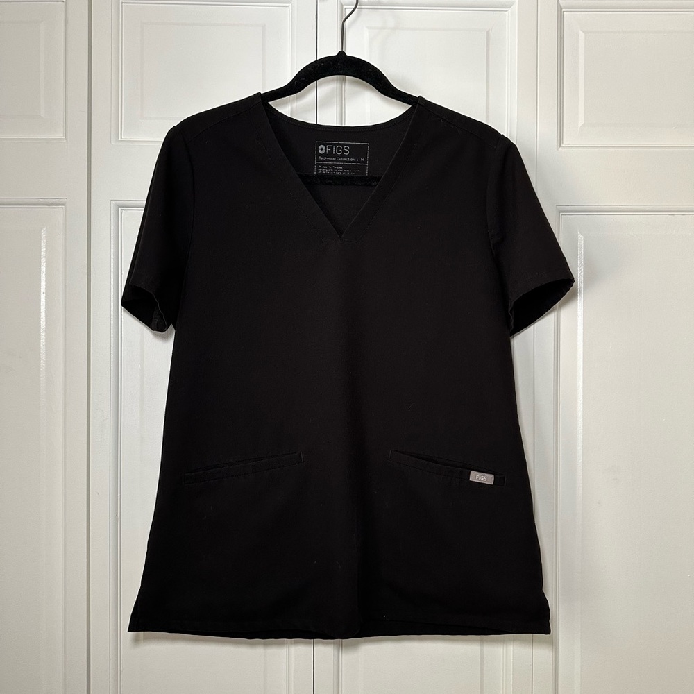 FIGS Women’s Black Casma Scrub Top